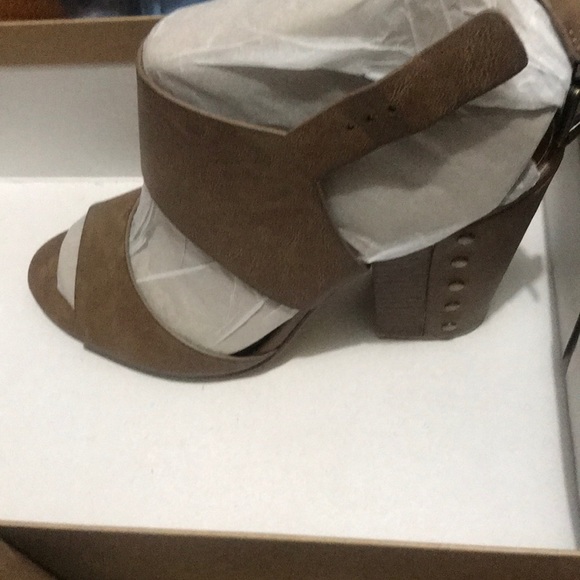 Tan open heels - Picture 3 of 3